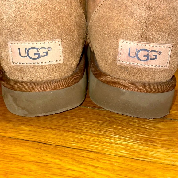 Tall chestnut uggs - Picture 4 of 5